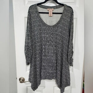 Philosophy Black and White 3/4 Sleeve Sharkbite Hem Tunic in Size XXL